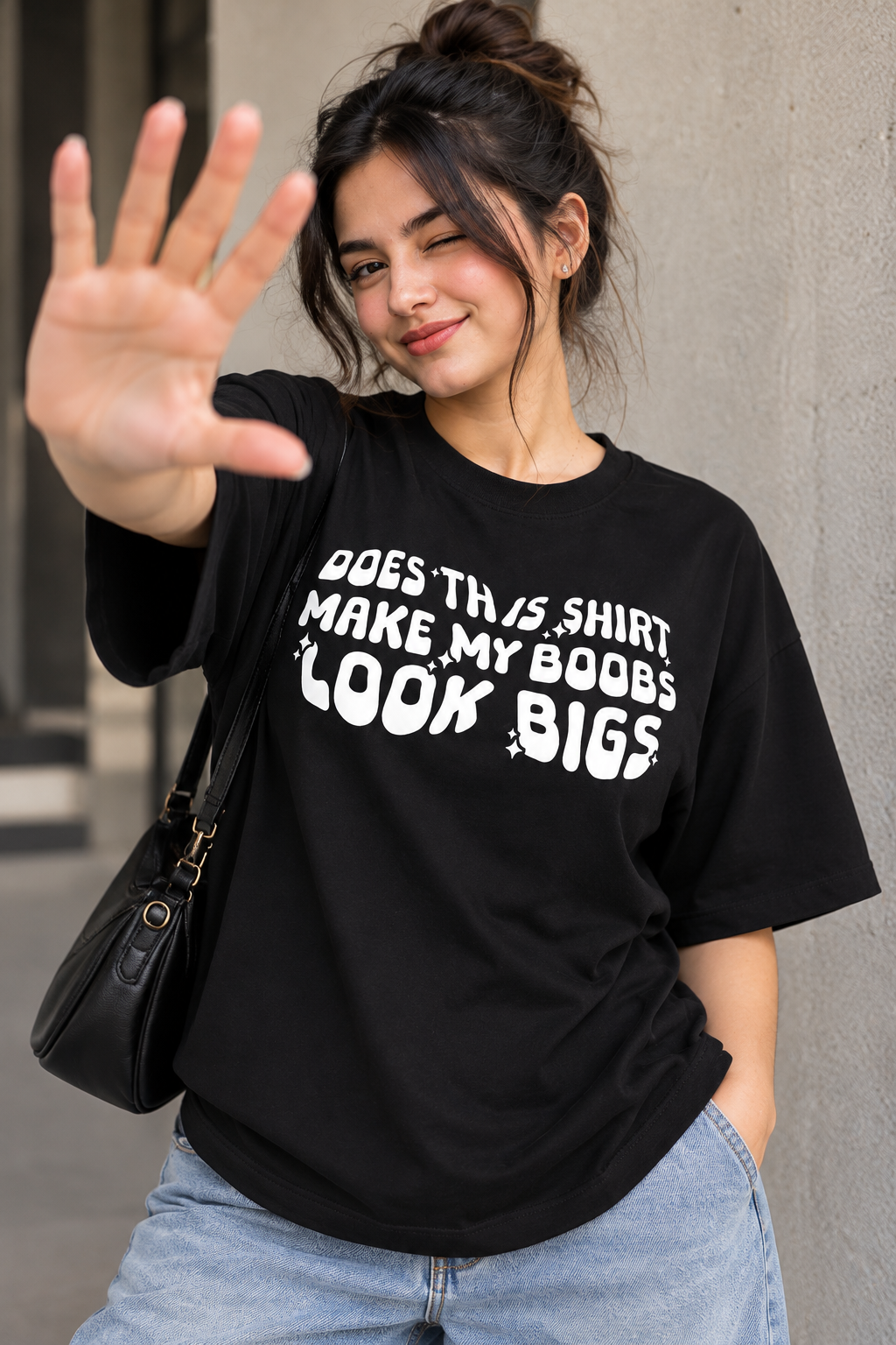 Does This Shirt Make My Books Look Big?™ – Women's Oversized Graphic T-Shirt